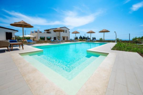 Villa CarmIano luxury bedrooms in Avola in the province of Syracuse with spa and swimming pool and wonderful seaview